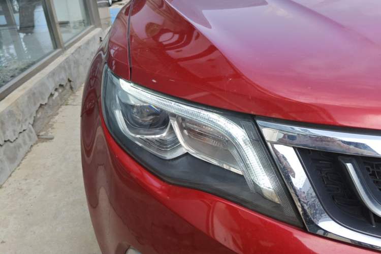 Used Geely Auto Emgrand X7 Sport 2016 1.8TD Automatic ZhiZun Version Right Front Headlight