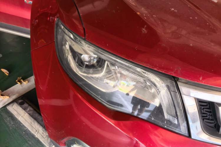 Used Geely Auto Emgrand X7 Sport 2016 1.8TD Automatic All-Wheel-Drive ZhiZun Edition Right Front Headlight