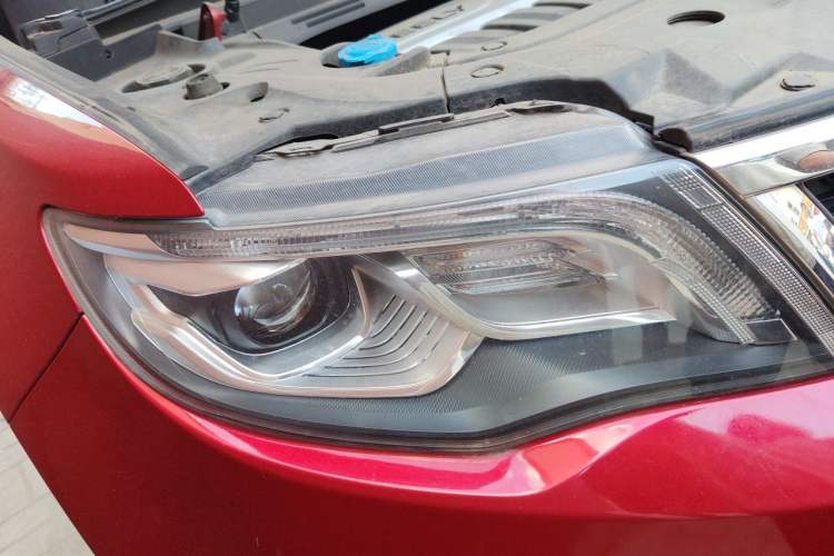 Used Geely Auto Emgrand X7 Sport 2016 1.8TD Automatic Smart Model Right Front Headlight