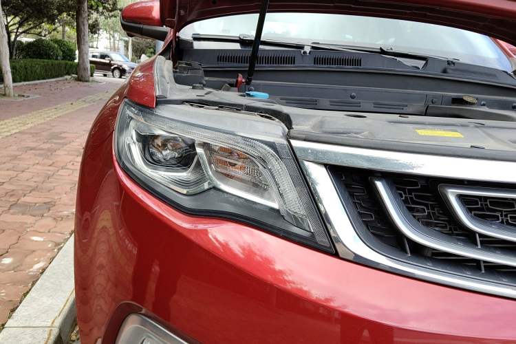 Used Geely Auto Emgrand X7 Sport 2016 1.8TD Automatic ZhiZun Version Right Front Headlight