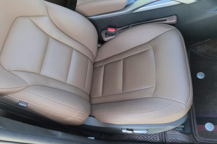 Used Geely Auto Emgrand X7 Sport 2016 1.8TD Automatic All-Wheel-Drive ZhiZun Edition Right Front Seat