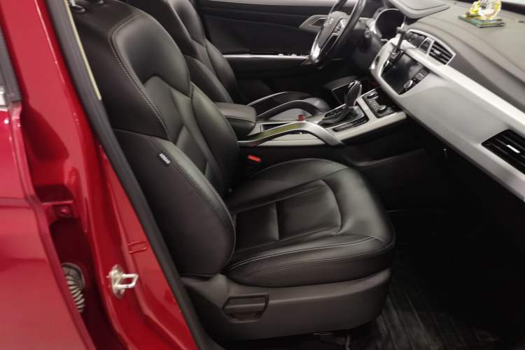Used Geely Auto Emgrand X7 Sport 2016 1.8TD Automatic Smart Connectivity Version Right Front Seat