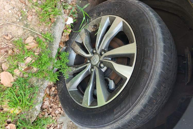 Used Geely Auto Emgrand X7 Sport 2016 1.8TD Automatic ZhiZun Version Right Front Wheel Hub