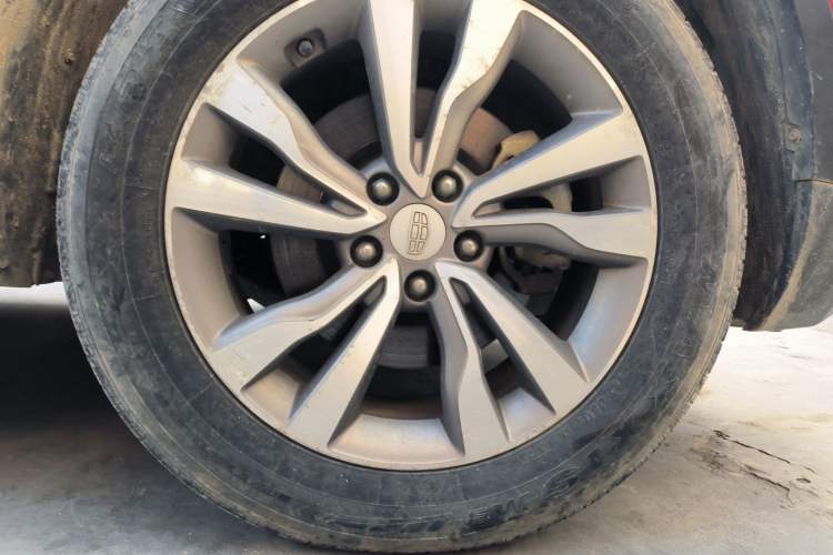 Used Geely Auto Emgrand X7 Sport 2016 1.8TD Automatic ZhiZun Version Right Front Wheel Hub