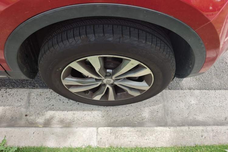 Used Geely Auto Emgrand X7 Sport 2016 1.8TD Automatic Smart Connectivity Version Right Front Wheel Hub