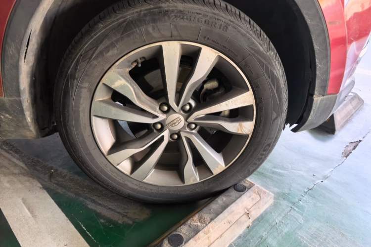 Used Geely Auto Emgrand X7 Sport 2016 1.8TD Automatic All-Wheel-Drive ZhiZun Edition Right Front Wheel Hub