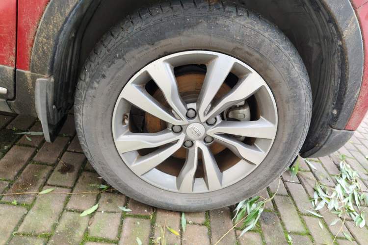 Used Geely Auto Emgrand X7 Sport 2016 1.8TD Automatic ZhiShang Model Right Front Wheel Hub