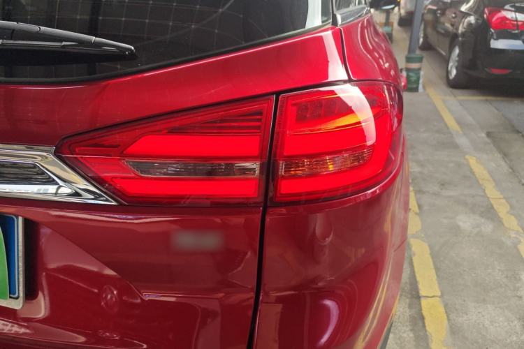 Used Geely Auto Emgrand X7 Sport 2016 1.8TD Automatic Smart Model Right Rear Taillight