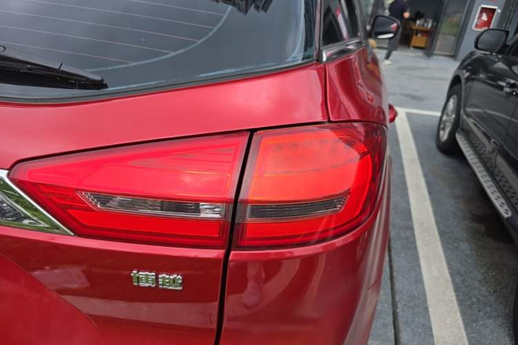 Used Geely Auto Emgrand X7 Sport 2016 1.8TD Automatic ZhiZun Version Right Rear Taillight