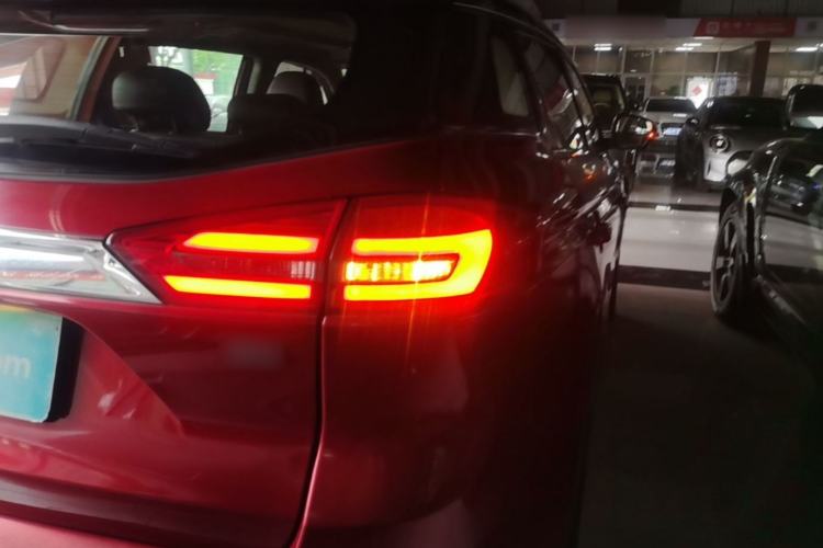 Used Geely Auto Emgrand X7 Sport 2016 1.8TD Automatic ZhiZun Version Right Rear Taillight