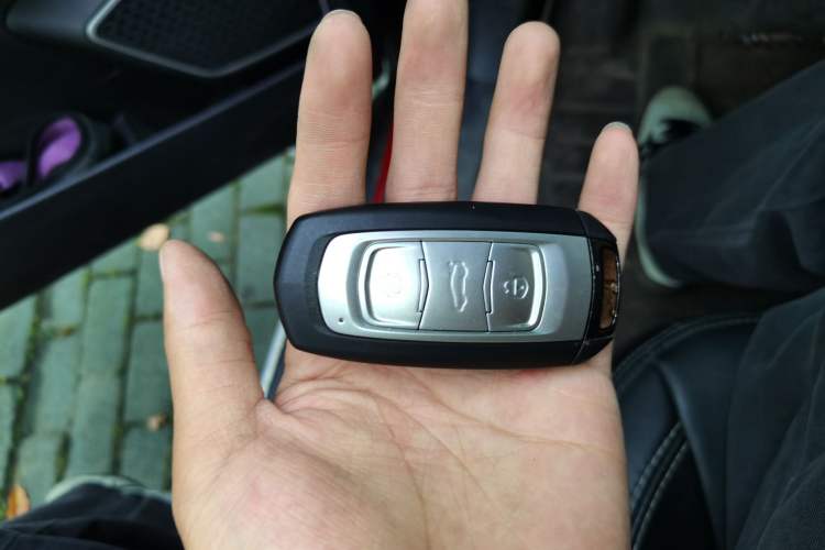 Used Geely Auto Emgrand X7 Sport 2016 2.0L Manual Smart Connect Version Vehicle Key