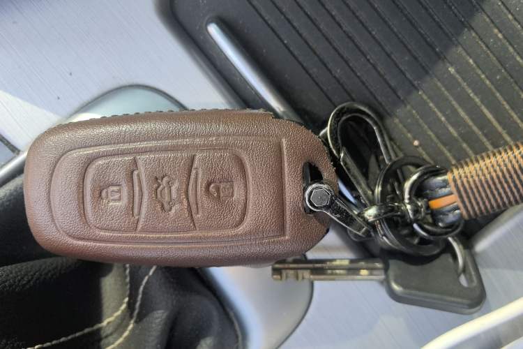 Used Geely Auto Emgrand X7 Sport 2016 2.0L Manual ZhiShang Version Vehicle Key