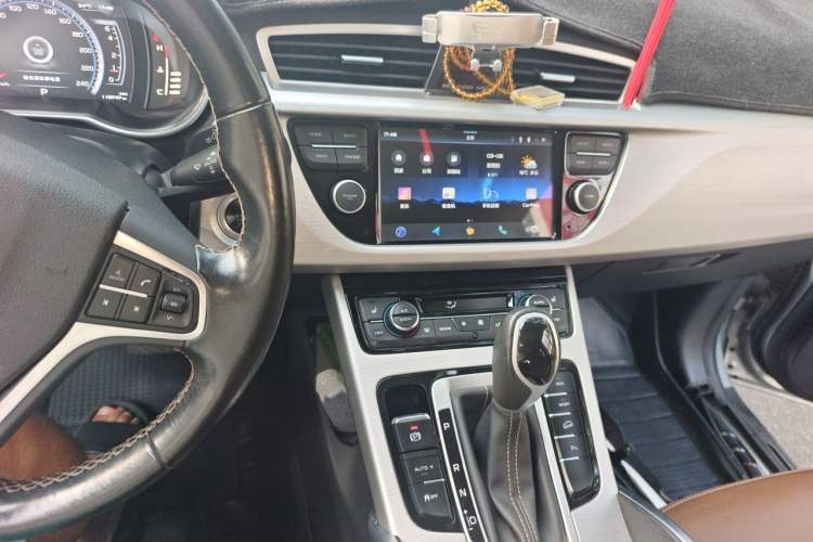 Used Geely Auto Emgrand X7 Sport 2016 1.8TD Automatic ZhiZun Version Audio And AC Panel