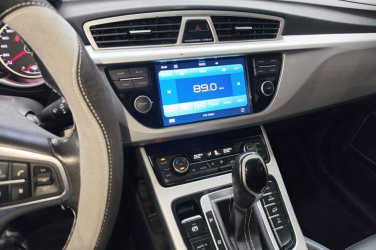 Used Geely Auto Emgrand X7 Sport 2016 1.8TD Automatic ZhiShang Model Audio And AC Panel