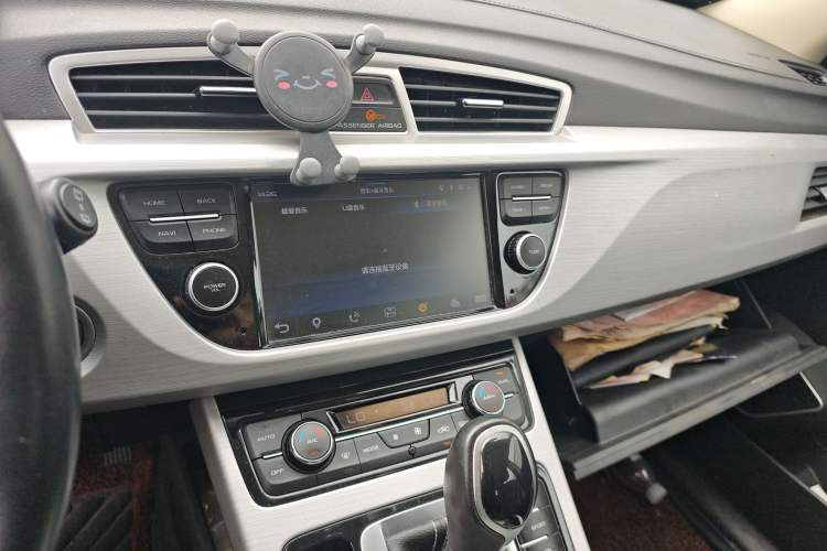 Used Geely Auto Emgrand X7 Sport 2016 1.8TD Automatic Smart Connectivity Version Audio And AC Panel