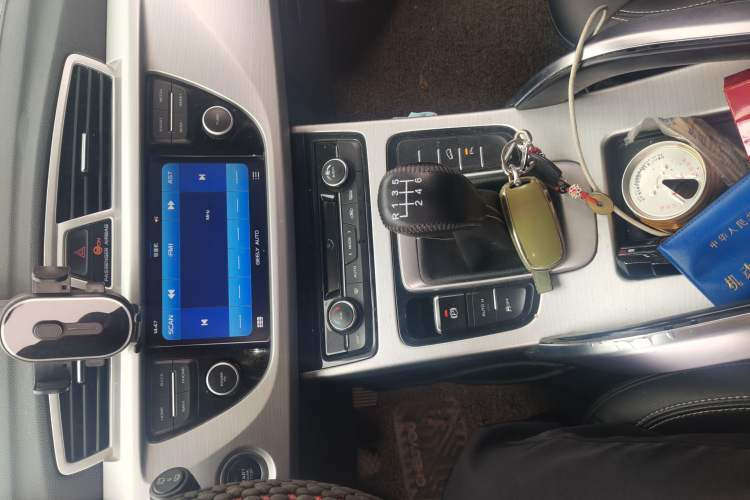 Used Geely Auto Emgrand X7 Sport 2016 2.0L Manual Smart Connect Version Audio And AC Panel