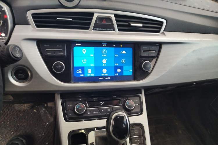 Used Geely Auto Emgrand X7 Sport 2016 1.8TD Automatic Smart Connectivity Version Audio And AC Panel