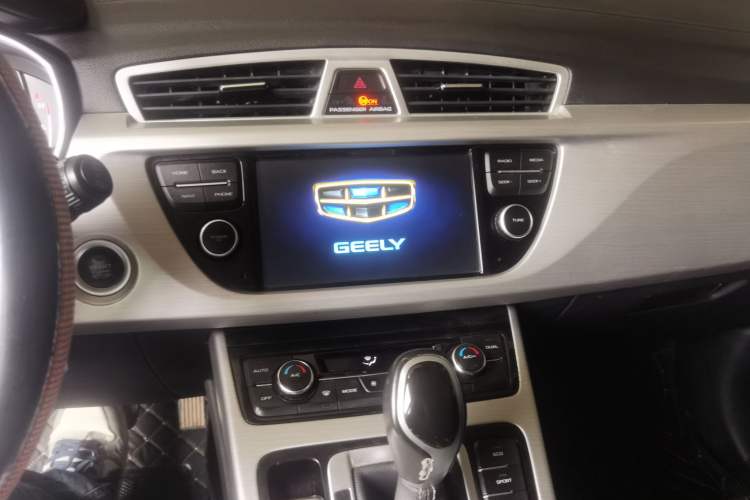 Used Geely Auto Emgrand X7 Sport 2016 1.8TD Automatic ZhiShang Model Audio And AC Panel