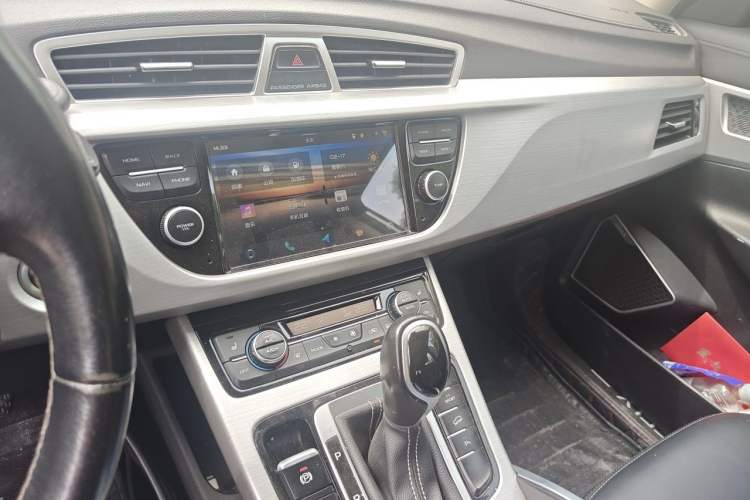 Used Geely Auto Emgrand X7 Sport 2016 1.8TD Automatic Smart Model Audio And AC Panel