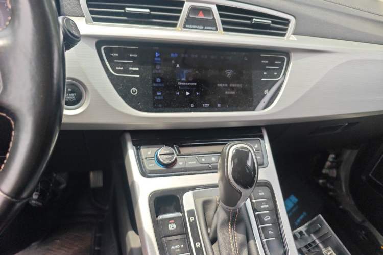 Used Geely Auto Emgrand X7 Sport 2016 1.8TD Automatic ZhiZun Version Audio And AC Panel