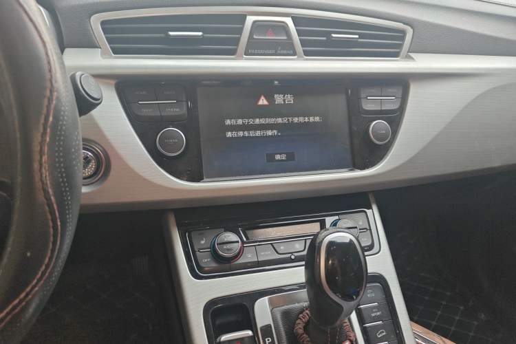 Used Geely Auto Emgrand X7 Sport 2016 1.8TD Automatic All-Wheel-Drive ZhiZun Edition Audio And AC Panel