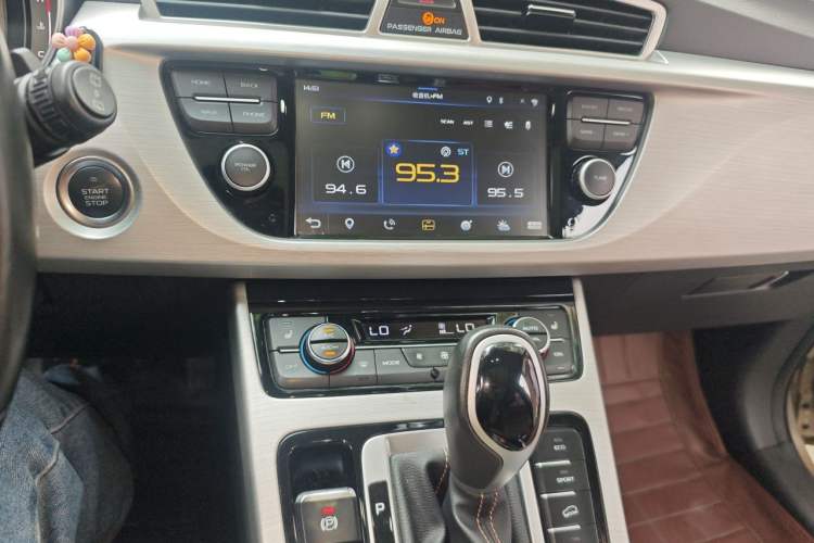 Used Geely Auto Emgrand X7 Sport 2016 1.8TD Automatic ZhiZun Version Audio And AC Panel