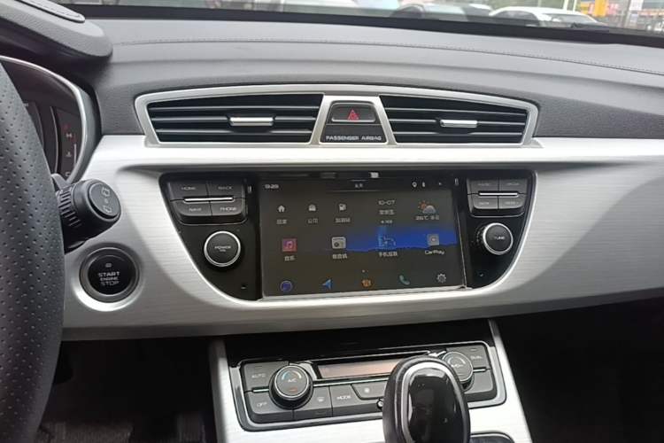 Used Geely Auto Emgrand X7 Sport 2016 1.8TD Automatic Smart Connectivity Version Audio And AC Panel