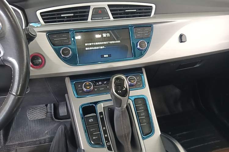 Used Geely Auto Emgrand X7 Sport 2016 1.8TD Automatic Smart Connectivity Version Audio And AC Panel