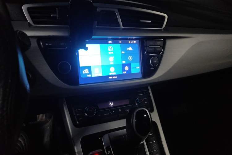 Used Geely Auto Emgrand X7 Sport 2016 1.8TD Automatic ZhiShang Model Audio And AC Panel