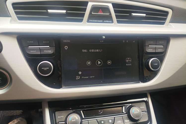Used Geely Auto Emgrand X7 Sport 2016 1.8TD Automatic Smart Connectivity Version Audio And AC Panel