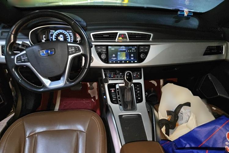 Used Geely Auto Emgrand X7 Sport 2016 1.8TD Automatic All-Wheel-Drive ZhiZun Edition Center Console