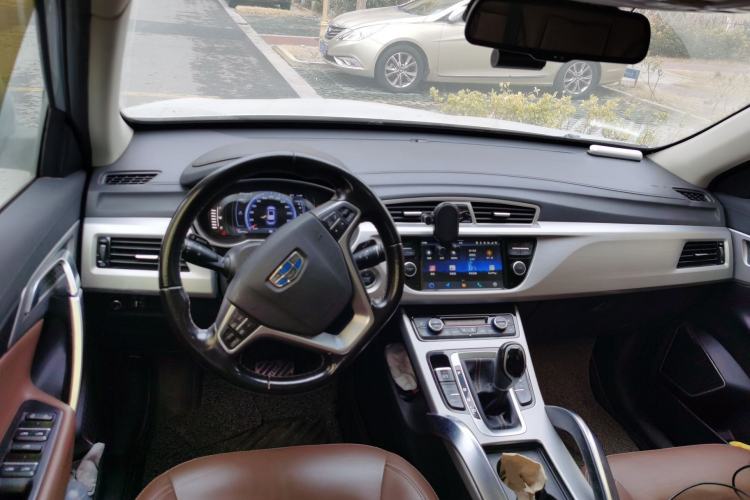 Used Geely Auto Emgrand X7 Sport 2016 1.8TD Automatic ZhiZun Version Center Console