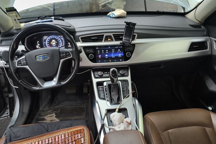 Used Geely Auto Emgrand X7 Sport 2016 1.8TD Automatic All-Wheel-Drive ZhiZun Edition Center Console