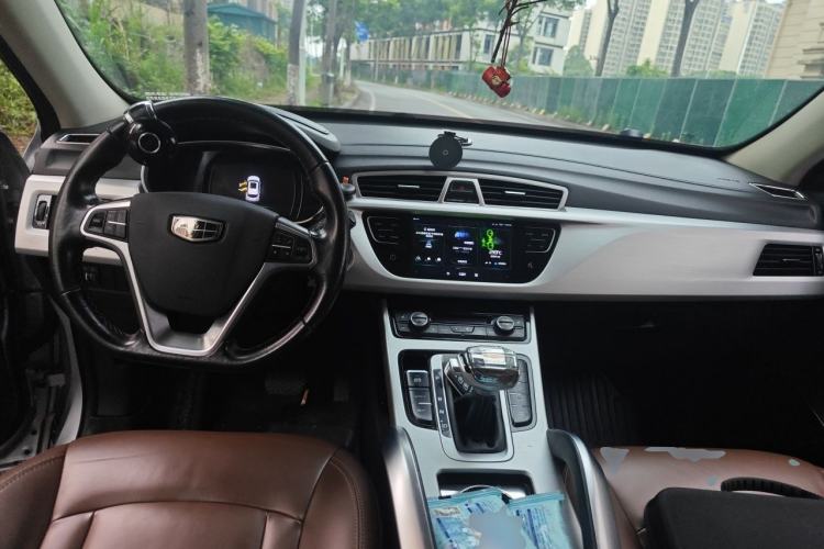 Used Geely Auto Emgrand X7 Sport 2016 1.8TD Automatic All-Wheel-Drive ZhiZun Edition Center Console