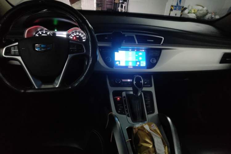 Used Geely Auto Emgrand X7 Sport 2016 1.8TD Automatic ZhiShang Model Center Console