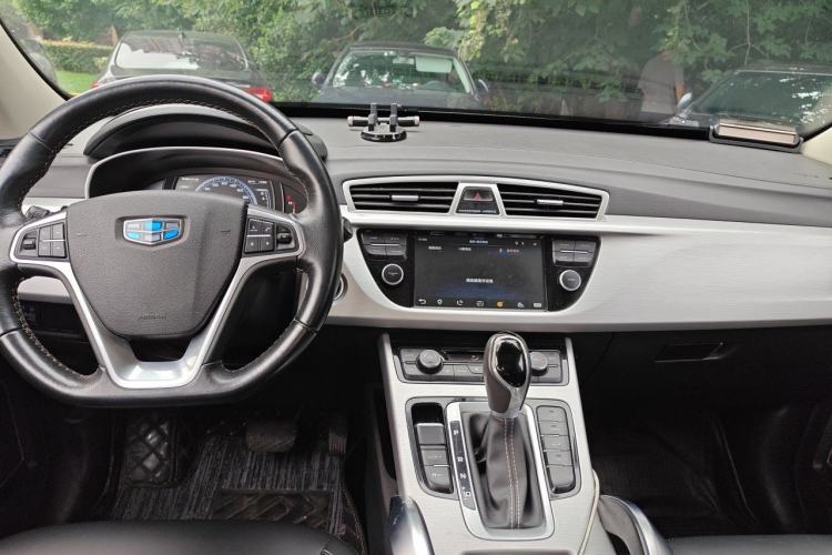 Used Geely Auto Emgrand X7 Sport 2016 1.8TD Automatic Smart Connectivity Version Center Console