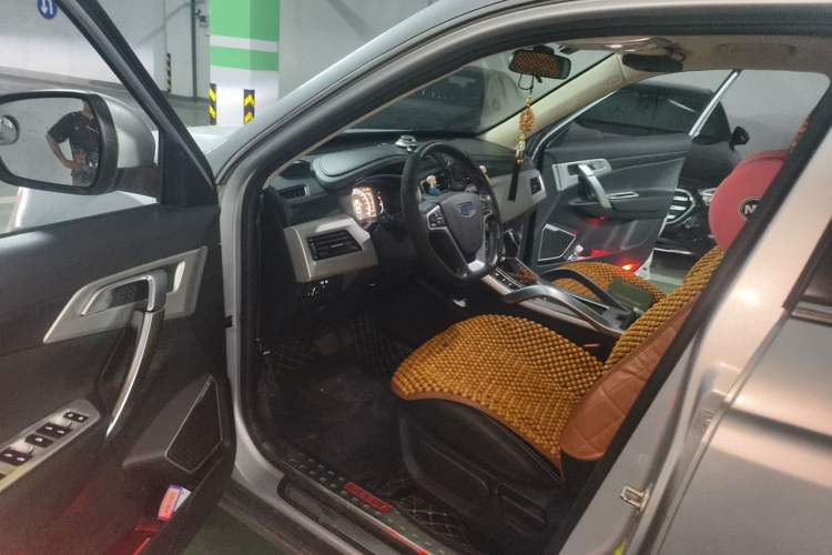 Used Geely Auto Emgrand X7 Sport 2016 1.8TD Automatic Smart Connectivity Version Driver Seat