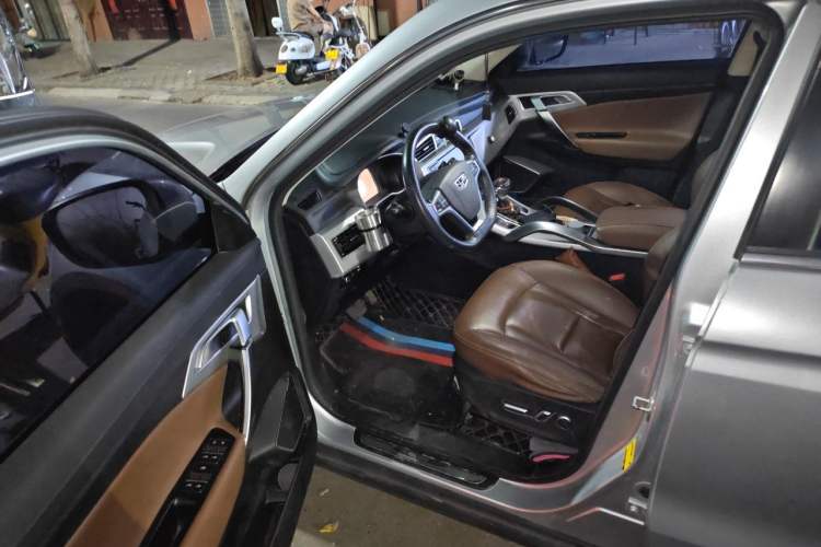 Used Geely Auto Emgrand X7 Sport 2016 1.8TD Automatic ZhiZun Version Driver Seat