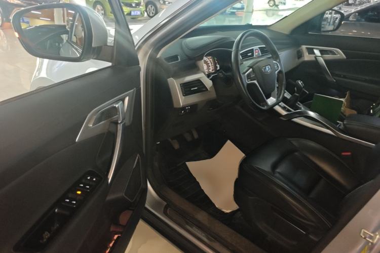 Used Geely Auto Emgrand X7 Sport 2016 2.0L Manual Smart Connect Version Driver Seat