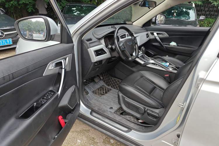 Used Geely Auto Emgrand X7 Sport 2016 1.8TD Automatic Smart Connectivity Version Driver Seat