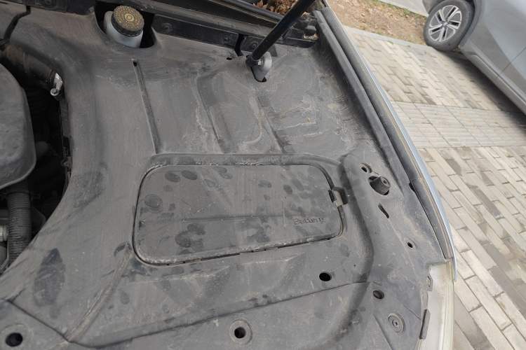 Used Geely Auto Emgrand X7 Sport 2016 2.0L Manual ZhiShang Version Engine Bay Left