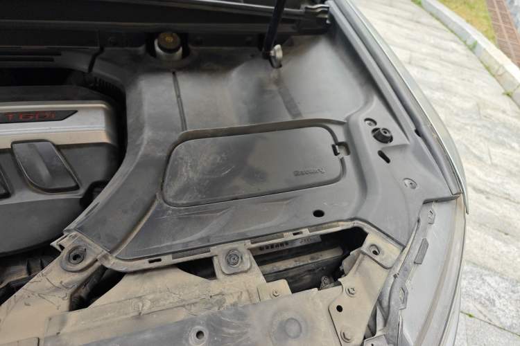 Used Geely Auto Emgrand X7 Sport 2016 1.8TD Automatic ZhiZun Version Engine Bay Left