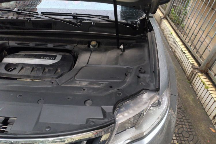 Used Geely Auto Emgrand X7 Sport 2016 2.0L Manual ZhiShang Version Engine Bay Left