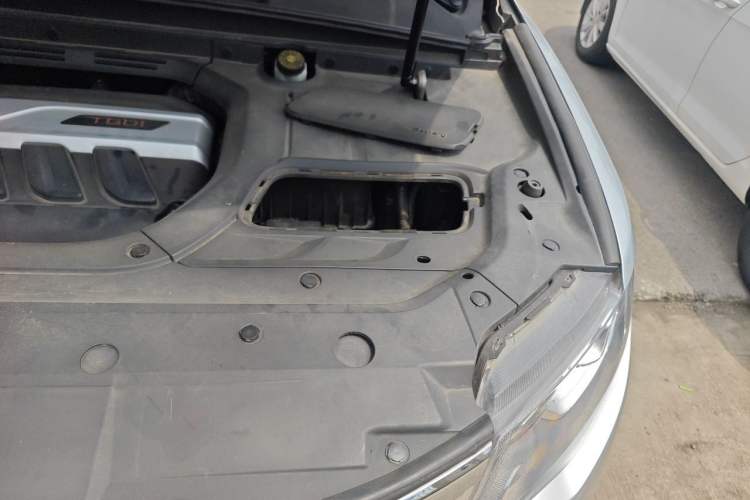 Used Geely Auto Emgrand X7 Sport 2016 1.8TD Automatic ZhiZun Version Engine Bay Left