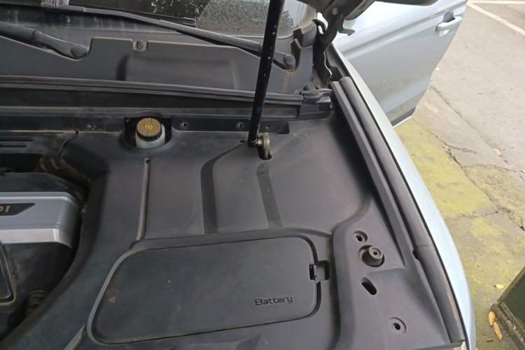 Used Geely Auto Emgrand X7 Sport 2016 1.8TD Automatic ZhiShang Model Engine Bay Left