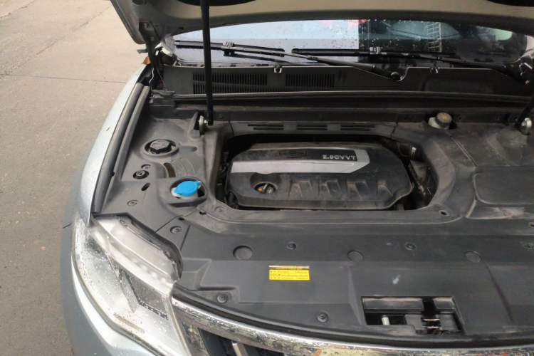 Used Geely Auto Emgrand X7 Sport 2016 2.0L Manual ZhiShang Version Engine Bay Right