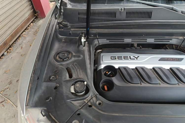 Used Geely Auto Emgrand X7 Sport 2016 1.8TD Automatic ZhiShang Model Engine Bay Right