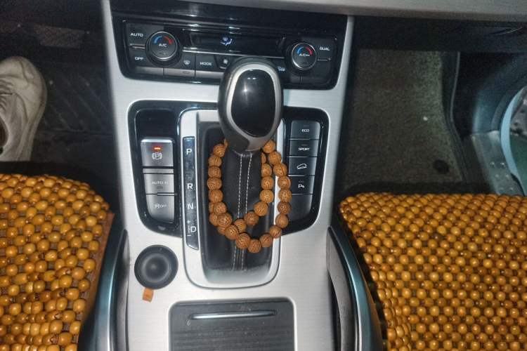 Used Geely Auto Emgrand X7 Sport 2016 1.8TD Automatic Smart Connectivity Version Gear Lever
