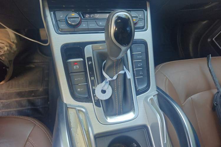 Used Geely Auto Emgrand X7 Sport 2016 1.8TD Automatic ZhiZun Version Gear Lever