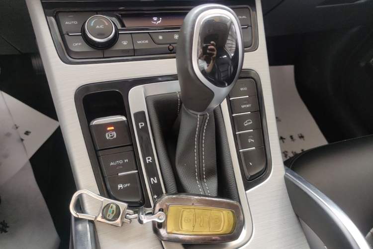 Used Geely Auto Emgrand X7 Sport 2016 1.8TD Automatic ZhiShang Model Gear Lever